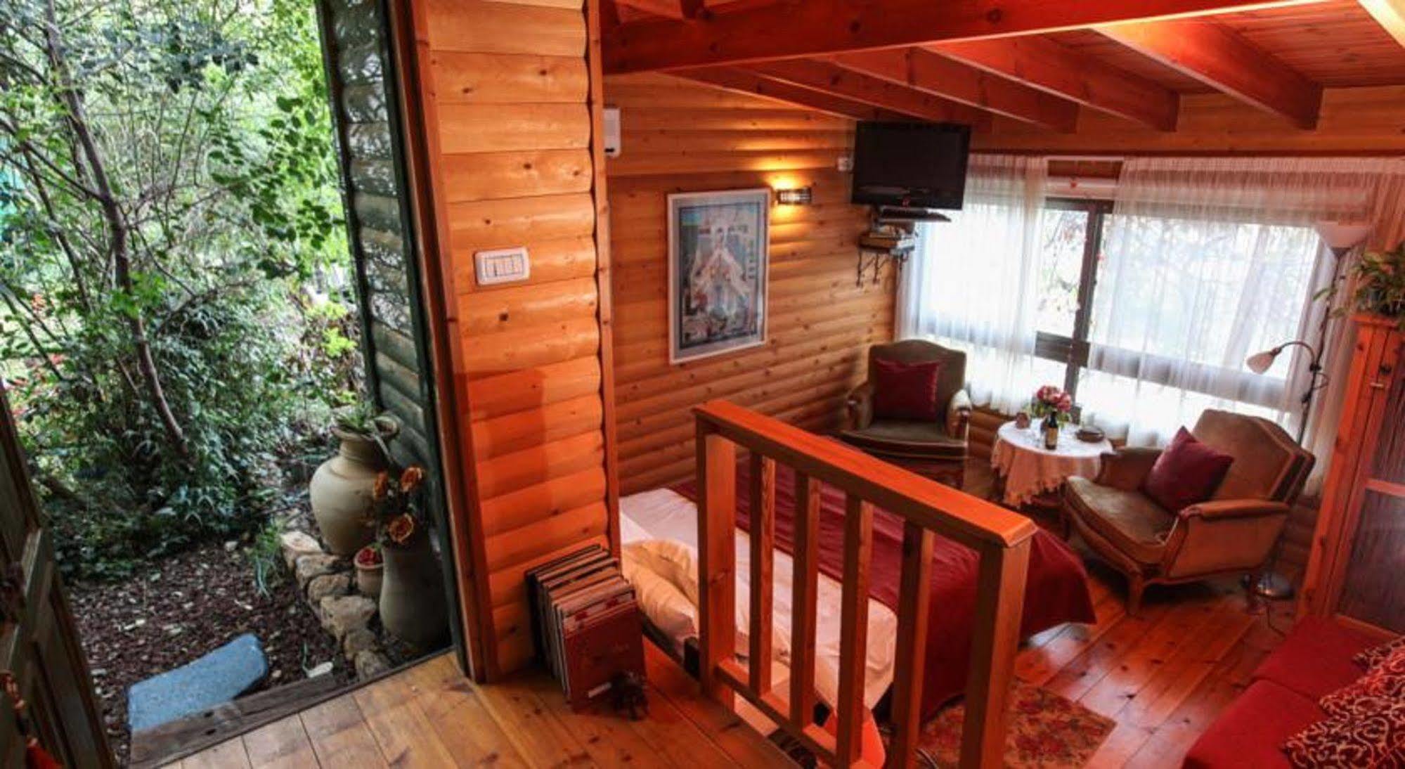 Havaya Ba Nof Lodge Rosch Pina Exterior foto